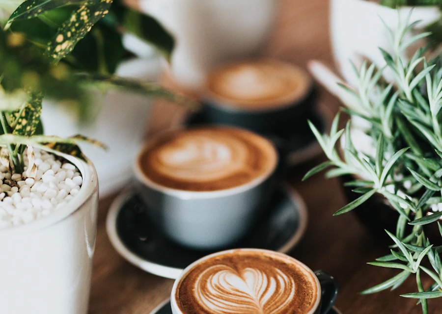 Cafés com arte no leite
